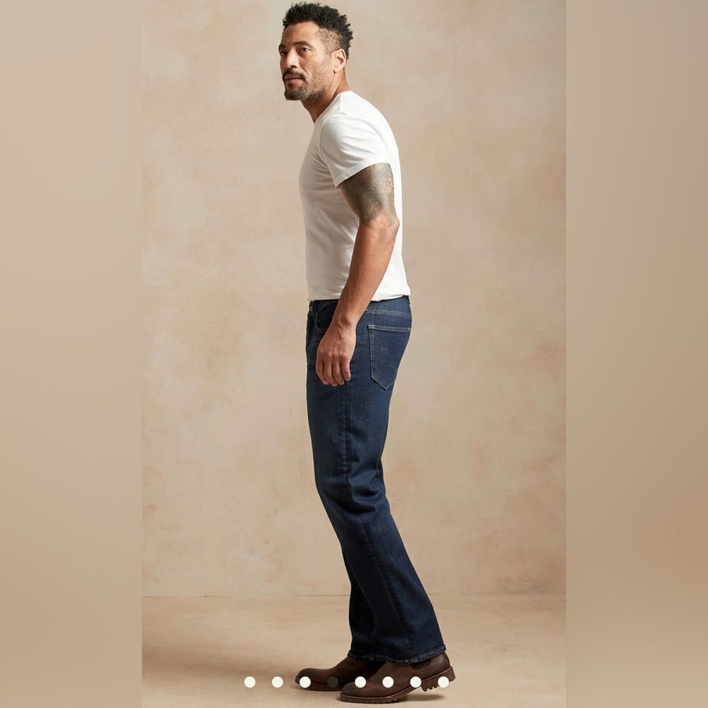 NWT Banana Republic Men’s Dark Wash Straight Jeans size 32 x 32.